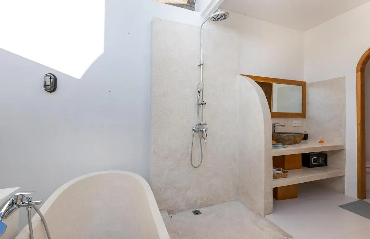 New! Villa Lyalya - 1Br Villa In Kerobokan Seminyak